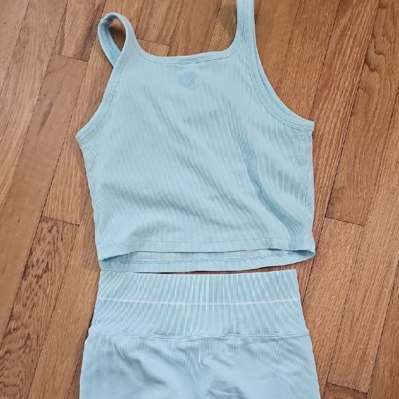 PINK Set-Leggings & Crop Racerback Athletic Top - Picture 6 of 11